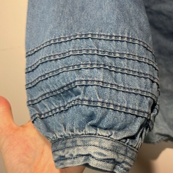 American Eagle Outfitters- Chambray Denim Full Button Down Shirt- Size XS - Picture 5 of 8